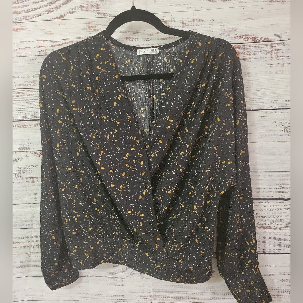 Dex M Wrap Style Top - Picture 3 of 6